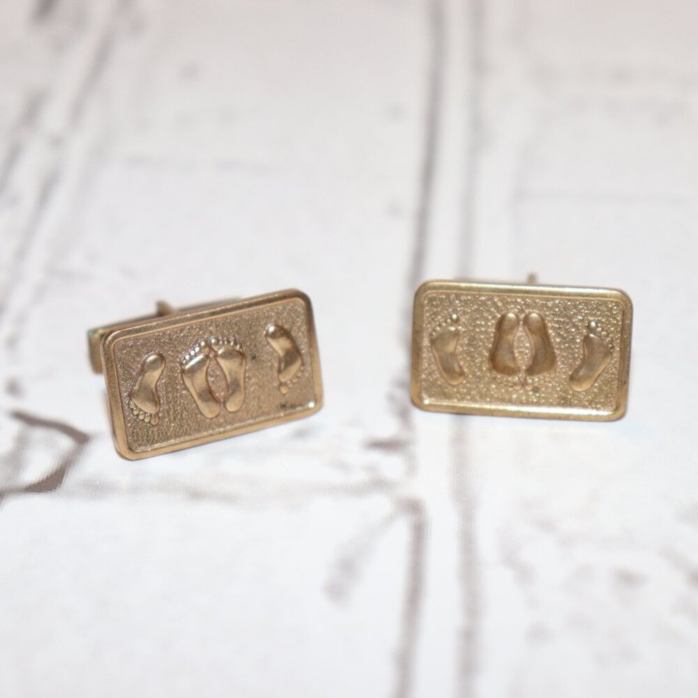 👣✨ Vintage Gold Footprint Cuff Links (1")